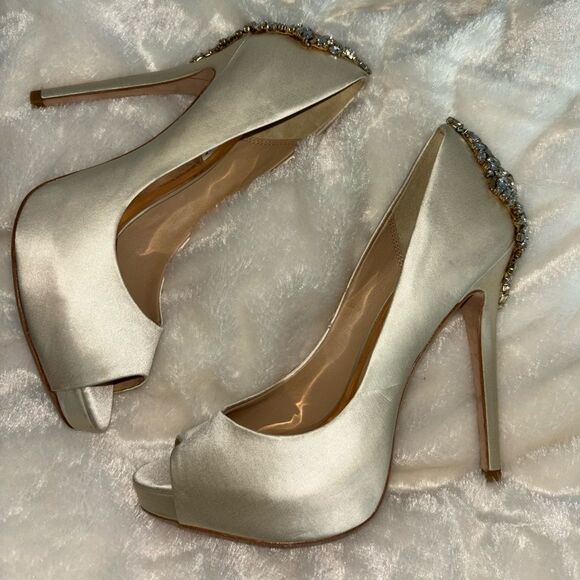 Badgley Mischka Kiara Ivory Satin Peep Toe Pumps EUC - Picture 8 of 10